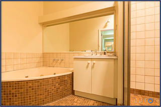 Bathroom (2014-05-13)
