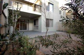 Courtyard (2006-08-16)