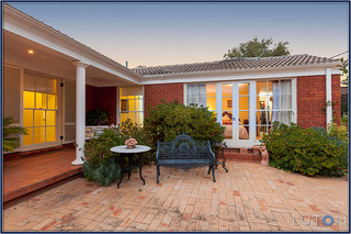 Courtyard (2014-06-26)