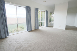 Lounge Room (2016-05-12)