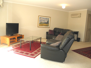 Lounge Room (2016-08-23)