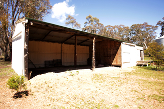 Machinery shed (2016-10-20)