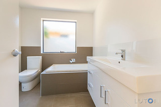 Bathroom (2015-05-06)