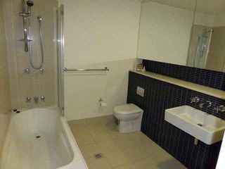 Main Bathroom (2017-03-21)