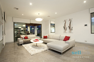 Family Room (2013-08-08)