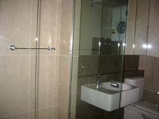 Bathroom (2012-12-07)