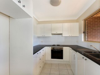 15/84 Smith Street Wollongong - Kitchen (2016-11-17)