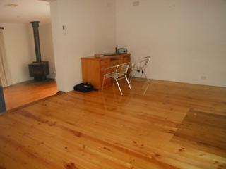 Lounge Room (2014-11-18)