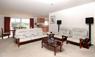 Family room (2004-10-15)