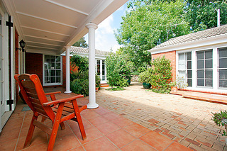Courtyard (2007-12-06)