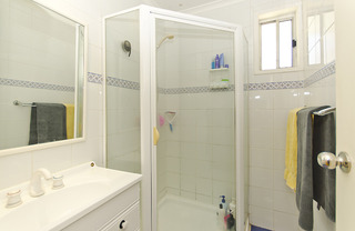 Bathroom (2015-10-15)