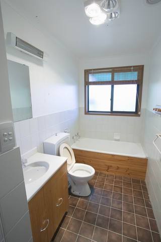 Bathroom (2006-11-15)