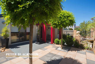 Front Courtyard (2018-12-05)