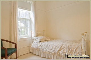 Bed 4 (2010-05-04)