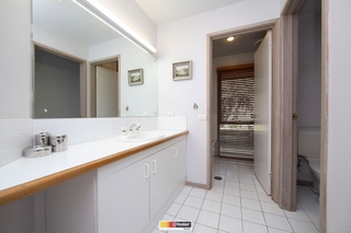 Bathroom (2010-09-22)