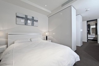 Bedroom (2015-09-07)