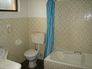 9/27 Mangerton Road Mangerton - Bathroom (2015-08-18)