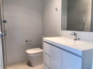 Bathroom (2018-09-06)
