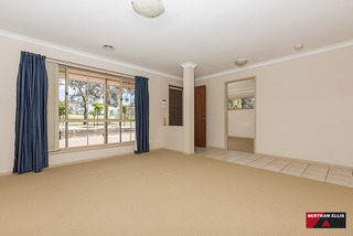 Lounge Room (2014-11-05)