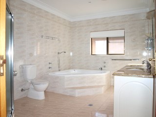 Main Bathroom (2017-07-19)