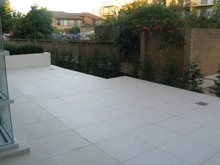 Front Courtyard (2016-12-07)