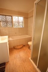 Bathroom (2012-05-29)
