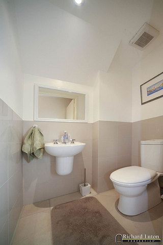 Bathroom (2008-04-09)