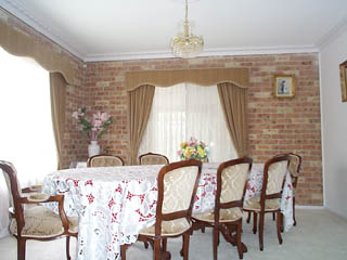Dining (2001-09-04)