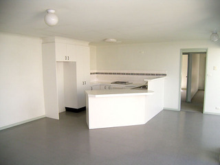 Family to Kitchen (2005-01-05)