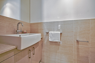 Powder Room (2011-12-08)