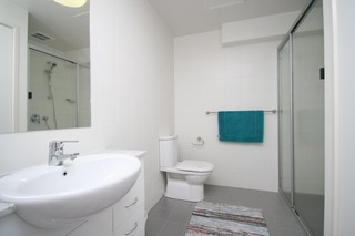 Bathroom (2010-09-15)