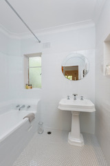 Bathroom (2015-07-15)