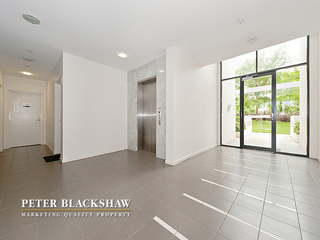 Building foyer (2011-12-05)