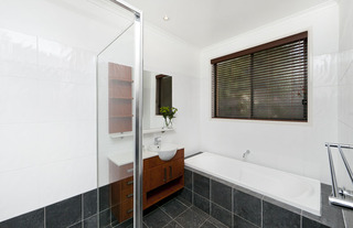 Bathroom (2013-07-01)
