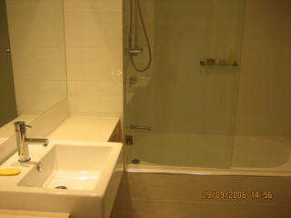 Bathroom (2006-10-04)
