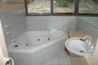 Bathroom (2005-10-12)