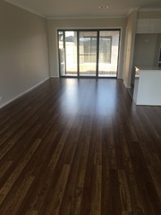 Family to Dining Room (2016-04-05)