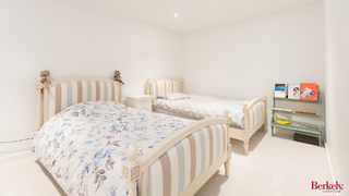 Bedroom (2018-04-12)