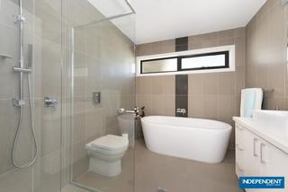Main Bathroom (2016-08-30)