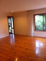 Living Room to Entrance (2014-09-22)