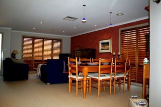Dining & lounge (2008-10-31)