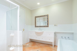 Bathroom (2017-12-12)