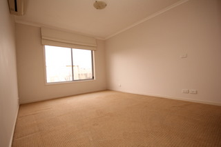 Bedroom 1 (2011-08-18)