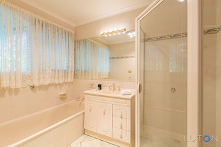 Bathroom (2015-10-14)