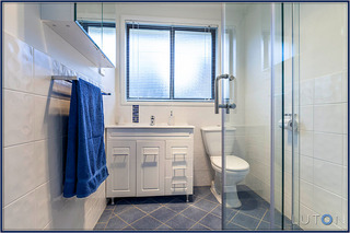 Ensuite to Bedroom 2 (2013-09-17)