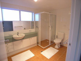 Bathroom (2014-06-20)