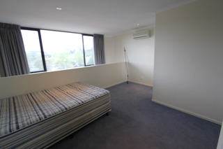Bedroom 1 (2013-03-02)