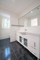 Main bathroom (2011-10-14)