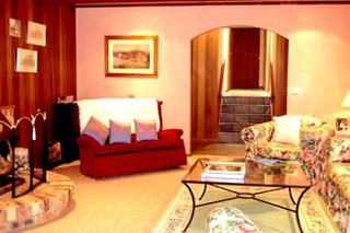 Leading to Bedrooms (2002-10-21)