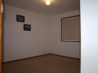Bedroom 1 (2011-03-12)